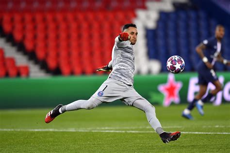 Koronawirus Bramkarz PSG Keylor Navas opuścił Francję Piłka nożna