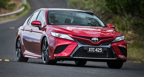 Toyota Camry Tembusi Pasaran Australia L Hibrid Dan L V