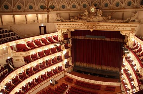 Petruzzelli Il Pi Grande Teatro Di Bari Puglia