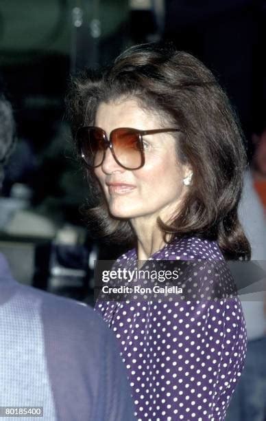 Jackie Onassis Sunglasses Stock Fotos Und Bilder Getty Images