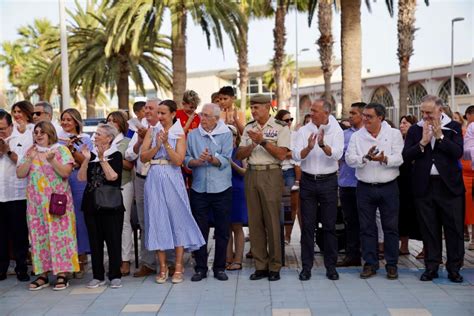 Melilla Rinde Homenaje A Los Pescadores Con Ofrenda Floral Melillahoy