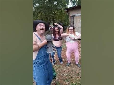 Funny hillbillies got the moves 😂 : r/strange