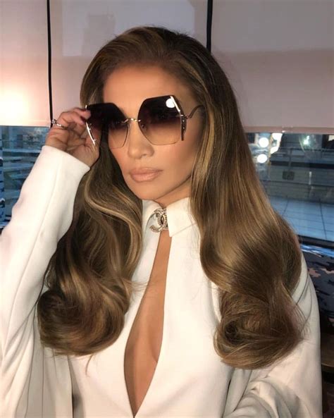 Jennifer Lopez Looking Extra Glamorous Wearing Oversized Sunglasses Jlo Sunglasses