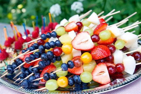 Obstspie E Mit Melone Erdbeeren Trauben Und Blaubeeren