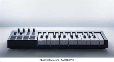 5 Alesis V25 Images, Stock Photos & Vectors | Shutterstock