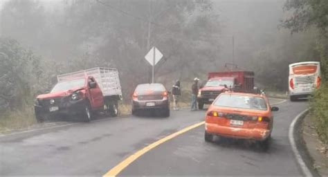 Derrapa Sale Del Camino Y Choca Contra El Cerro En Pinal De Amoles