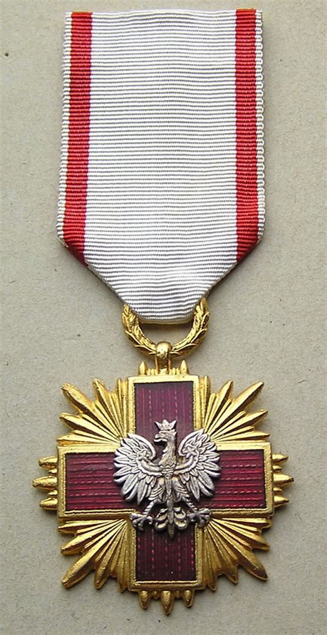 Medal Z Ota Odznaka Honorowa Pck I Kl Iii Rp Oficjalne