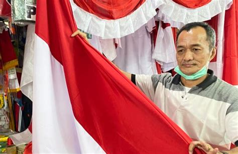 Jelang Hut Ke Ri Penjual Bendera Merah Putih Banjir Pesanan Hingga