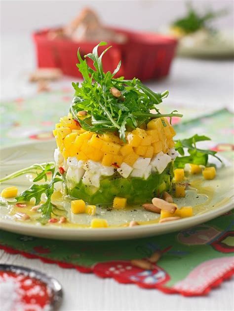 Frisches Türmchen Avocado Mozzarella Mango Salat Mit Orangenvinaigrette