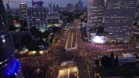 Miles De Personas Toman Las Calles De Israel Para Exigir A Netanyahu Un