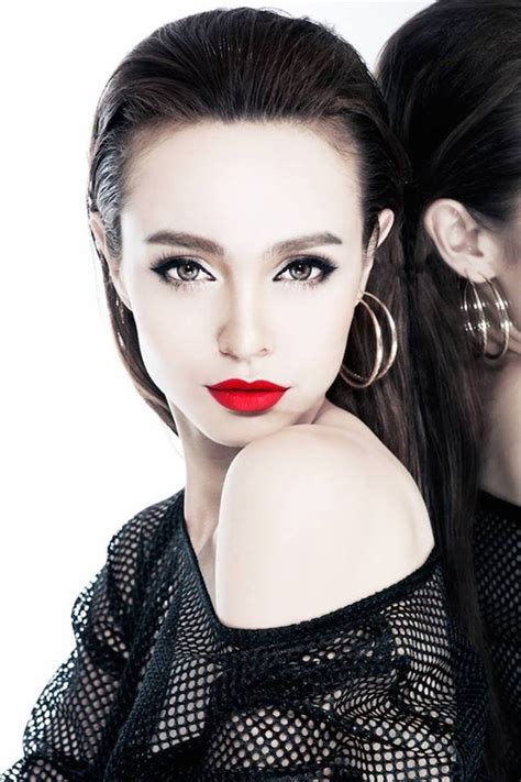 sao hot girl Việt mặt đã lai tây trang điểm lại càng tây hơn