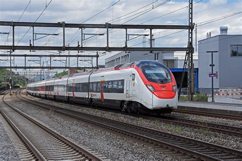 RABe 501 027 3 durchfährt am 10 06 2024 den Bahnhof Rupper Flickr