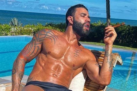 Gusttavo Lima Quebra A Internet Foto Ousada De Sunga Na Mans O De