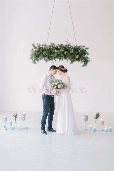 Bonita Boda De Una Pareja Incre Ble Ceremonia De Boda En Un Cuarto