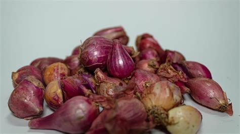 Premium Photo Red Onions Or Shallots Are Photographed With White