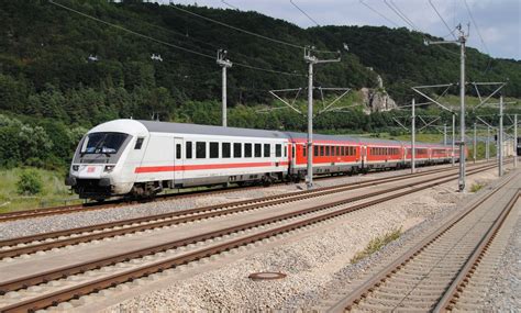 Einfahrt In Den Bahnhof Kinding F R Den M Nchen N Rnberg Express