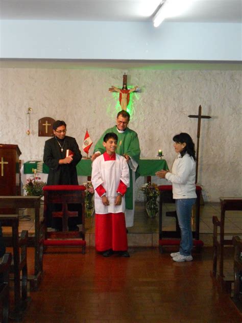 Parroquia Cristo Redentor Arequipa Perú Un Nuevo Acólito Ofrecido Al