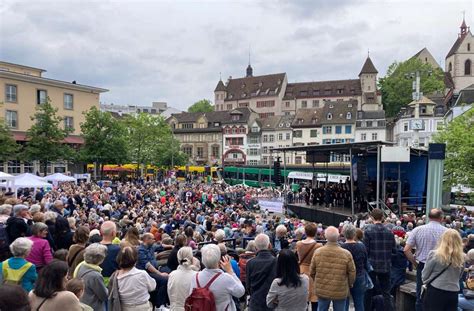 Basel Ch Re Singen Vor Vollen R Ngen Basel Verlagshaus Jaumann