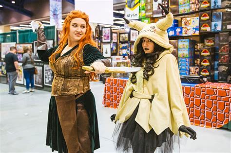 Photos Amazing Costumes Kick Off Emerald City Comic Con Kpic