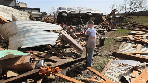 Tornados Matam Pelo Menos Treze Pessoas Nos EUA VEJA