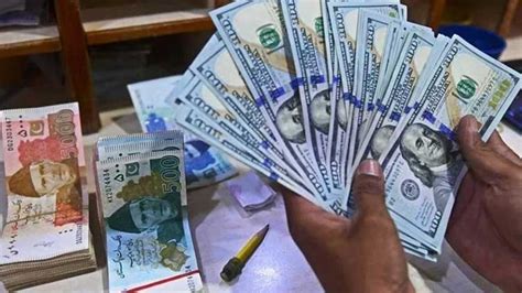 Pakistani Rupee Continues To Fall Against US Dollar Business Dunya News