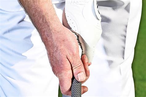 Four Simple Steps To The Perfect Golf Grip