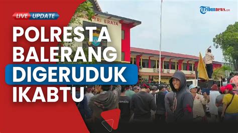 Ratusan Orang Kota Batam Unjuk Rasa Di Depan Mapolresta Barelang