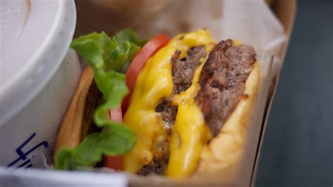 Shake Shack - The Best Restaurants In NYC | Smart Getaways For Couples