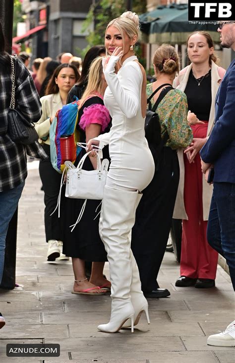 Chloe Sims Sexy Seen Flaunting Her Hot Ass Outside The OnlyFans HQ In Soho AZNude