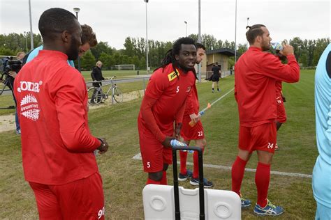 Yves Vanderhaeghe Leidt Eerste Training Bij Kv Oostende De Morgen