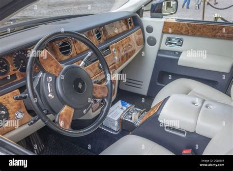 Vintage Rolls Royce Interior Hi Res Stock Photography And Images Alamy