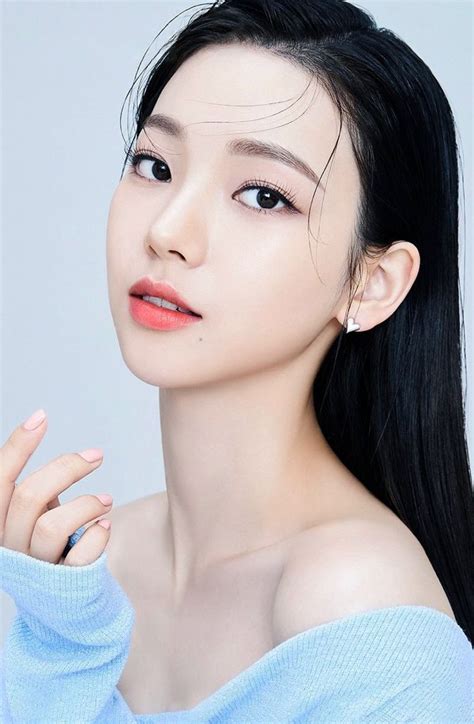 pin oleh angelivanatumanggor  karina  riasan eyeshadow fotografi