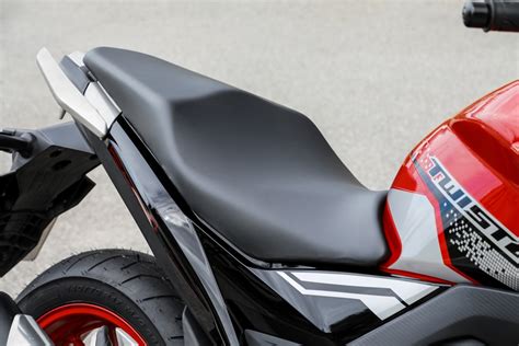 Moto Honda Cb F Twister Traz Cores E Grafismos In Ditos Na Linha