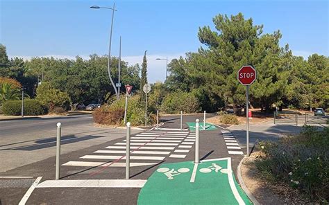 Une voie verte sur l avenue Léopold Ritondale Ville d Hyères les Palmiers