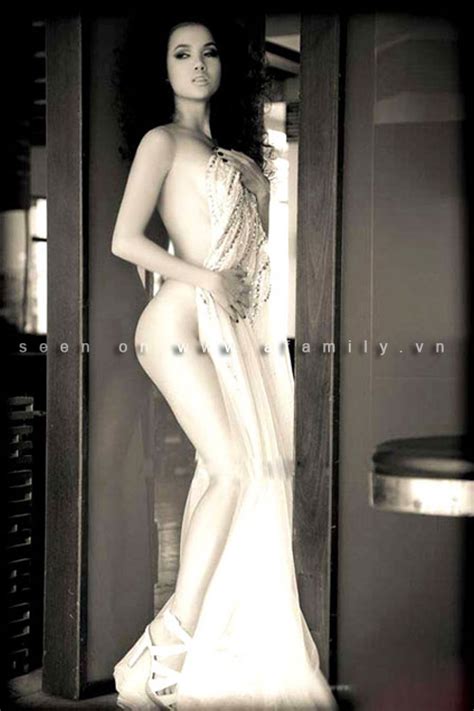 Những bộ ảnh nude gây ồn ào trong showbiz Việt