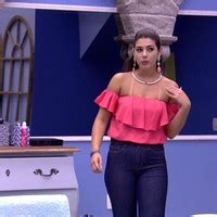 Emilly oferece comida à Ieda e Vivian brinca aposentada Você que