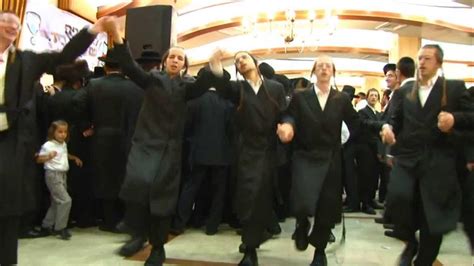 עותק של Hasidim Dance Simchat Beit Hashoeivah Youtube