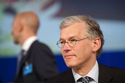 Philips Health-Care Chief Steps Down - WSJ