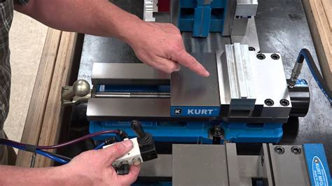 Kurt Single Station Hydraulic Vise Operation YouTube