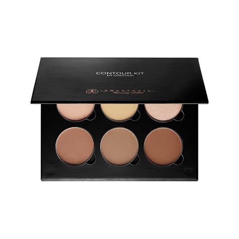 Ciara S Nude Makeup And Gold Eyeliner Vogue