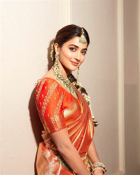 Pic Talk Pooja Hegde Stuns In Six Yard Saree