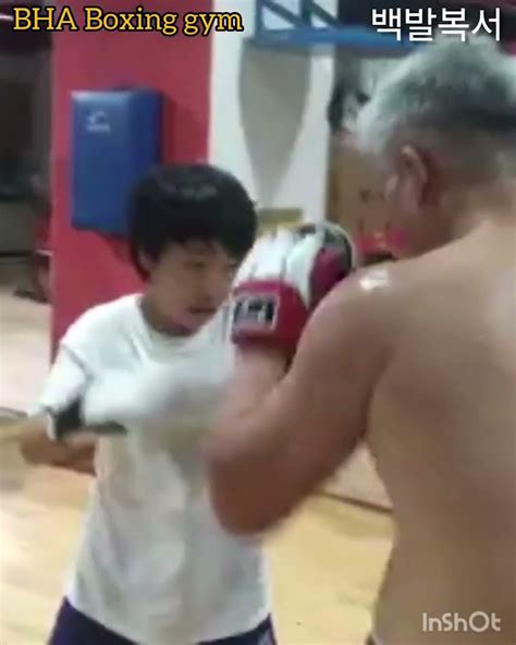 백발복서 초등학교 6학년 미트 레슨미트레슨복싱배우기복싱지도스파링 복싱경복싱시합boxing 정통복싱 복싱다이어트