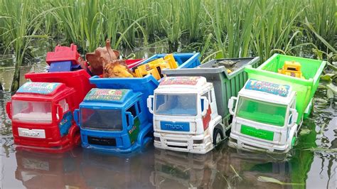 Membersihkan Mainan Berlumpur Truk Pasir Mobil Beko Kambing Mobil