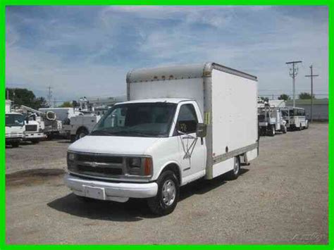 Chevrolet 3500 2002 Van Box Trucks