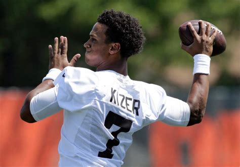 Browns Rookie Qb Deshone Kizer Looking Polished In Camp Competition