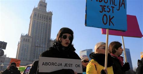 Pologne Une Nouvelle Loi Anti Avortement Provoque Des Manifestations