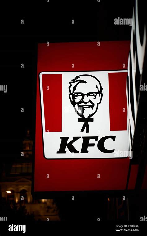 Rotes Neon Kfc Logo Fotos Und Bildmaterial In Hoher Auflösung Alamy