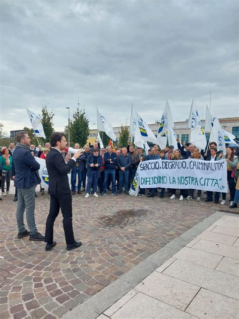 Lega Verona Sicurezza Sit In Stazione Verona Porta Nuova