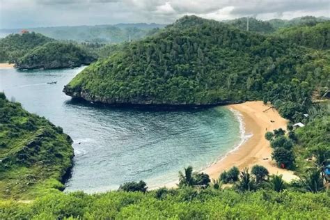 Wisata Di Pantai Kasap Pacitan Dijuluki Sebagai Surga Kecil Raja Ampat