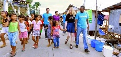 Evanna Lynch Fala Sobre Sua Viagem S Filipinas Religi O E A Vida Ap S